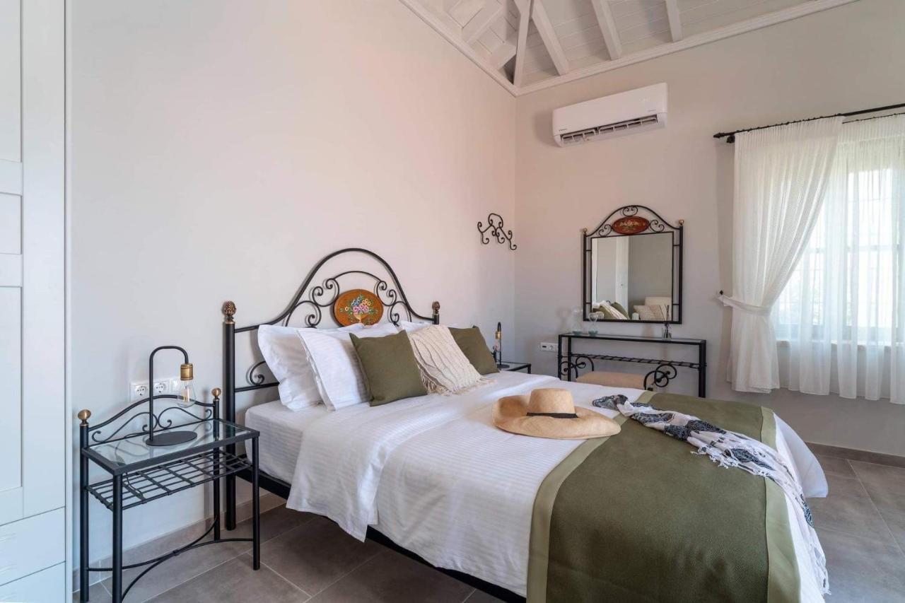 Muse Clio Villa Chalki Town Bagian luar foto